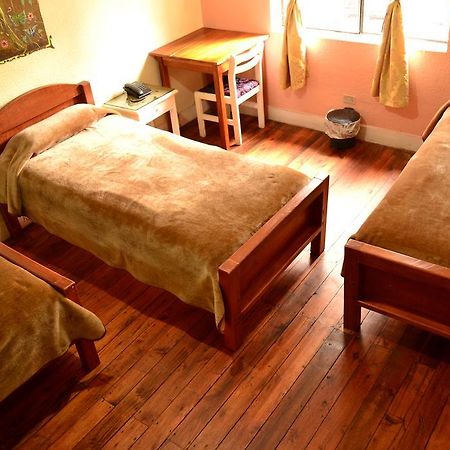 Hostal Loro Verde Quito Esterno foto