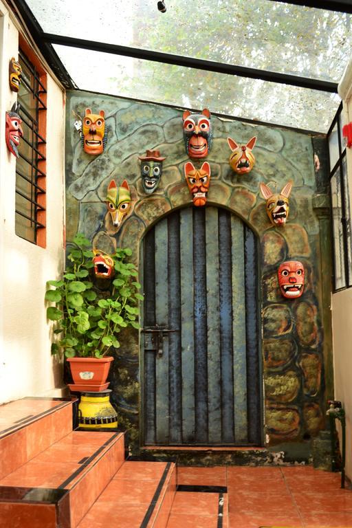 Hostal Loro Verde Quito Esterno foto