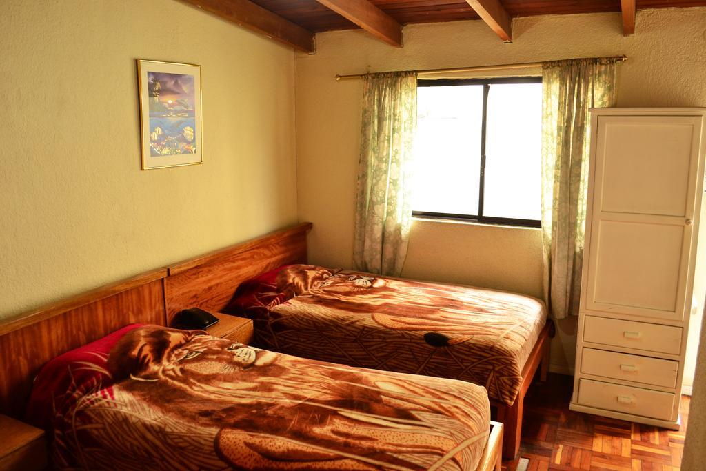 Hostal Loro Verde Quito Esterno foto